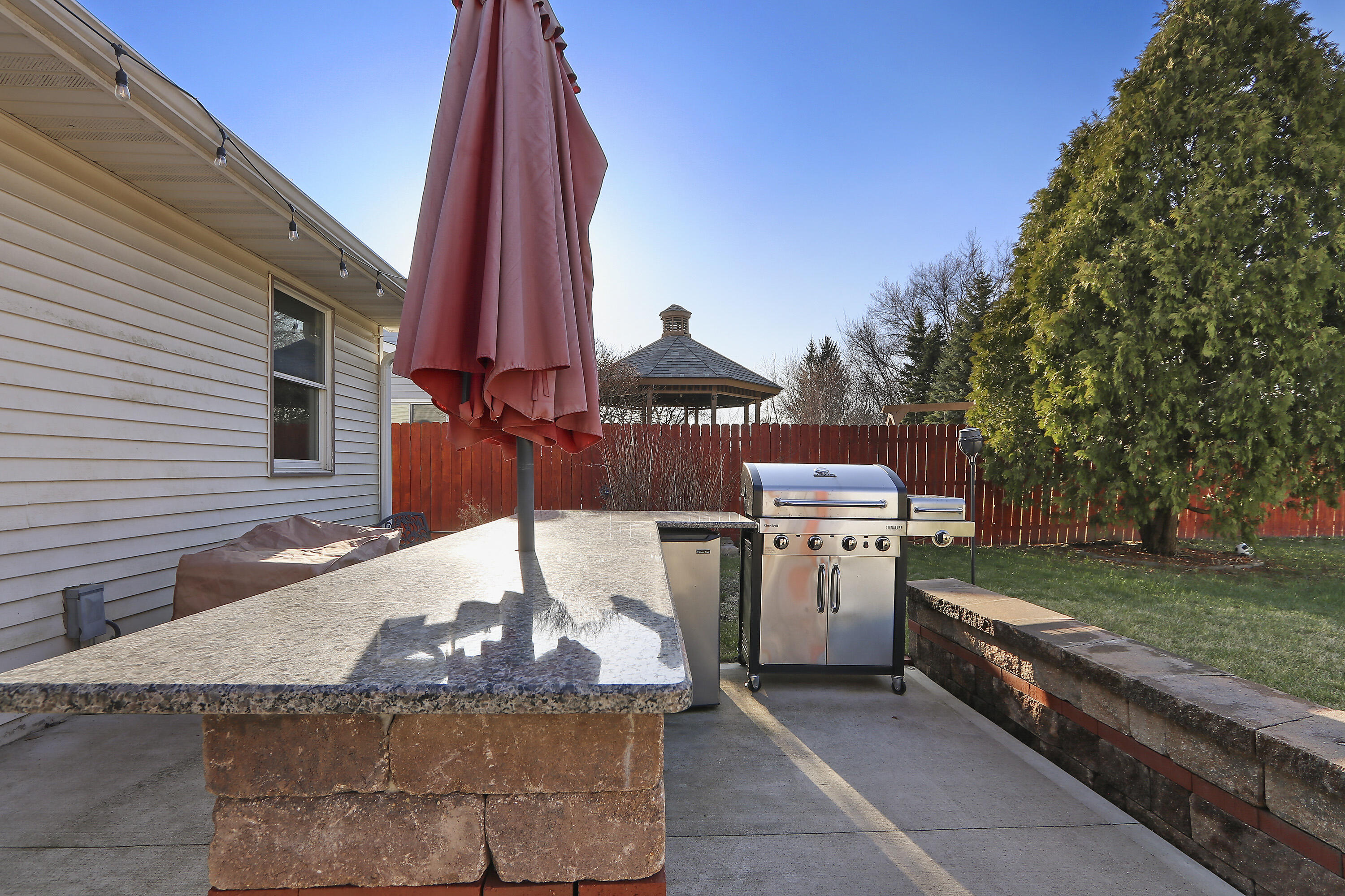 Pleasant Prairie, Wisconsin 53158, United States, 3 Bedrooms Bedrooms, ,2 BathroomsBathrooms,Residential,Pending,99272