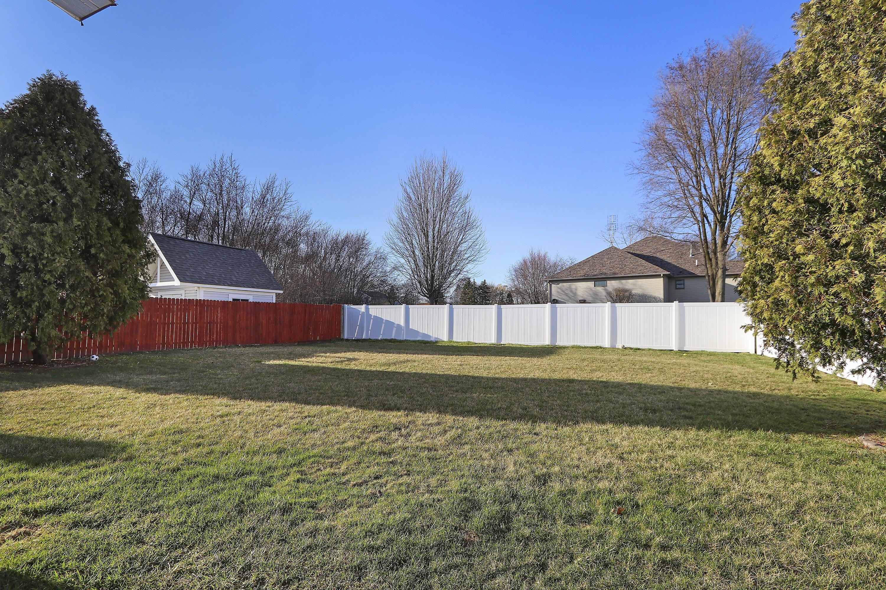 Pleasant Prairie, Wisconsin 53158, United States, 3 Bedrooms Bedrooms, ,2 BathroomsBathrooms,Residential,Pending,99272