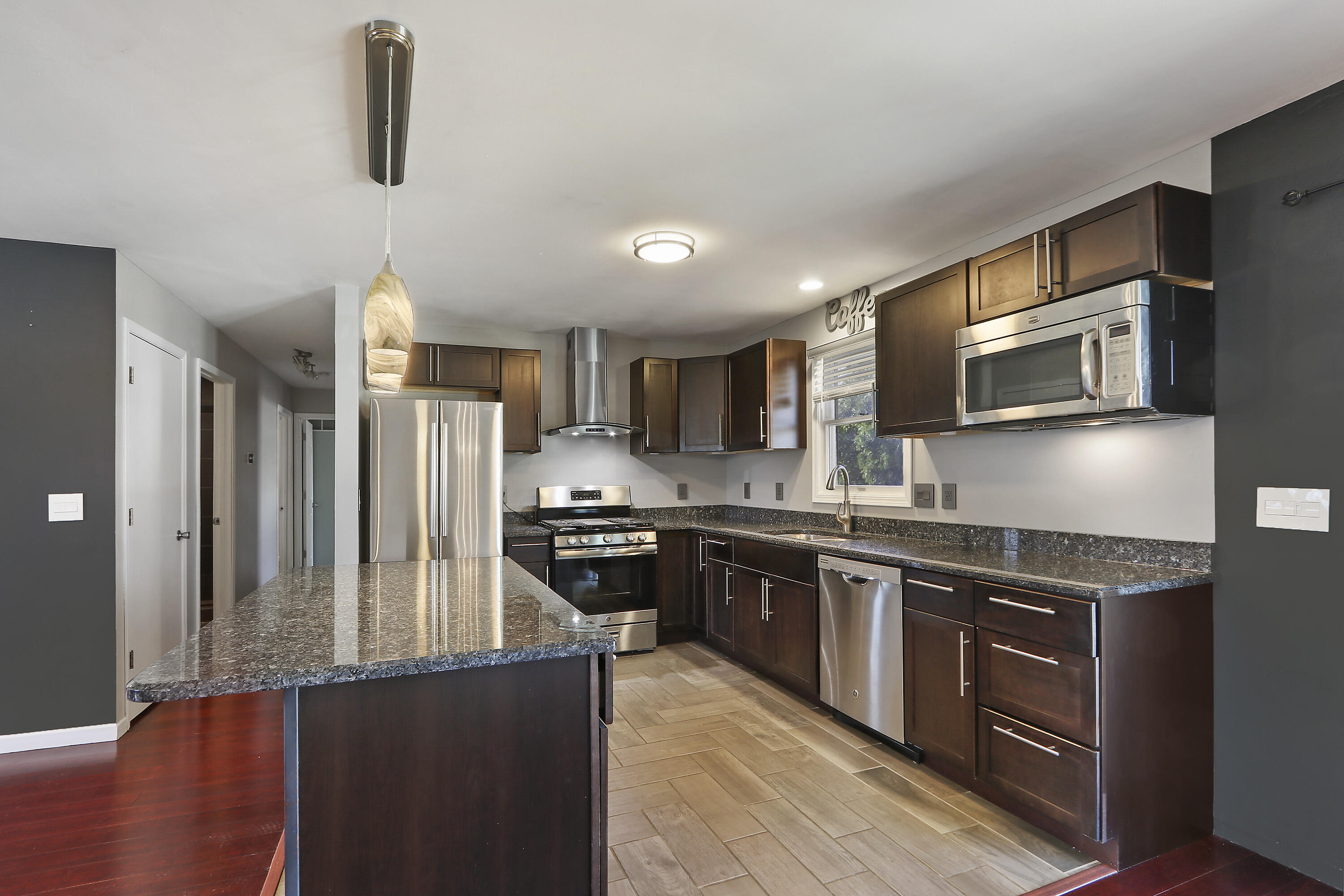 Pleasant Prairie, Wisconsin 53158, United States, 3 Bedrooms Bedrooms, ,2 BathroomsBathrooms,Residential,Pending,99272