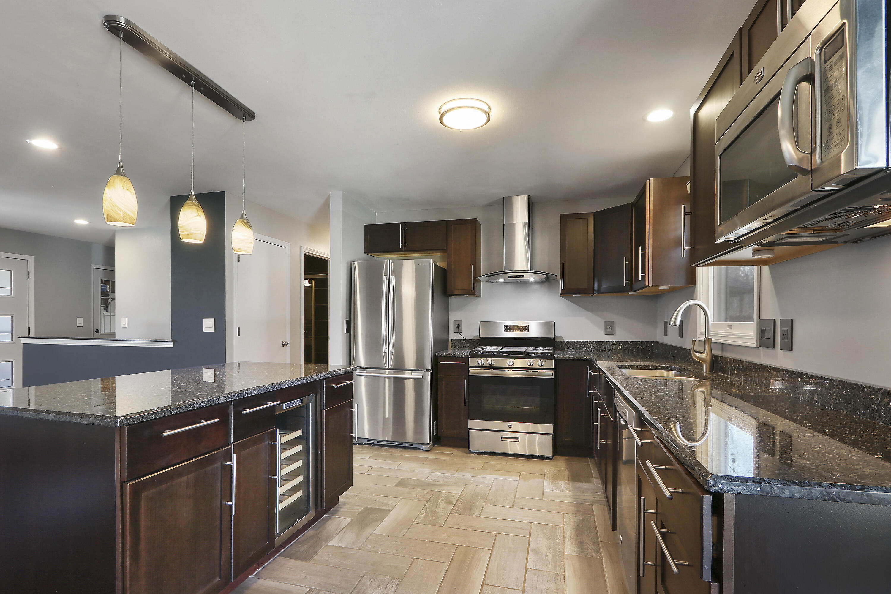 Pleasant Prairie, Wisconsin 53158, United States, 3 Bedrooms Bedrooms, ,2 BathroomsBathrooms,Residential,Pending,99272