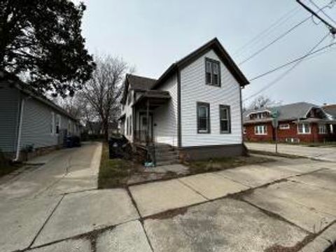 Photo of 1842 Lasalle St, Racine, WI 53402 (MLS # 1954345)