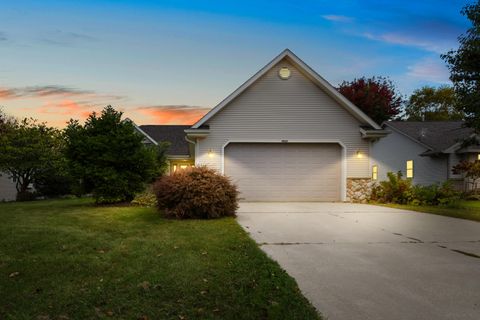 Photo of 1416 Lee Ave, West Bend, WI 53090 (MLS # 1939602)