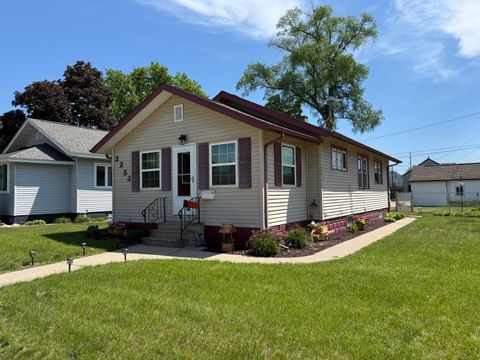 Photo of 2253 14th St S, La Crosse, WI 54601 (MLS # 1964638)