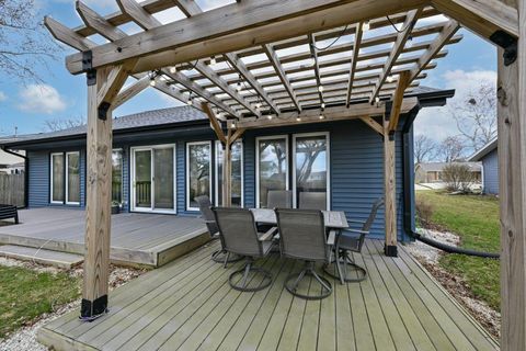 Photo of 16285 W Mayflower Dr, New Berlin, WI 53151 (MLS # 1955694)