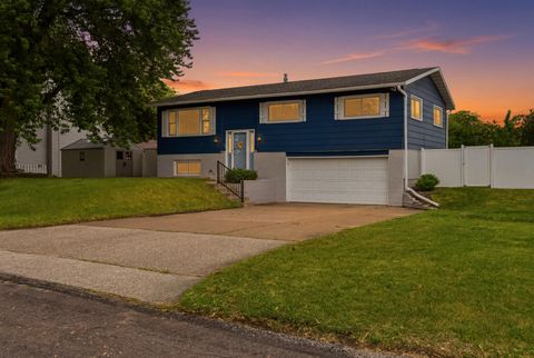 Photo of 504 Flint St, Onalaska, WI 54650 (MLS # 1966661)