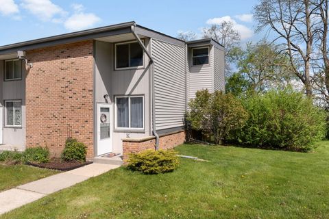 Photo of 1430 Big Bend Rd, Waukesha, WI 53189 (MLS # 1962631)