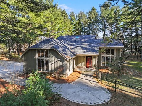 Photo of 540 Mccarthy Dr S, Erin, WI 53027 (MLS # 1954341)