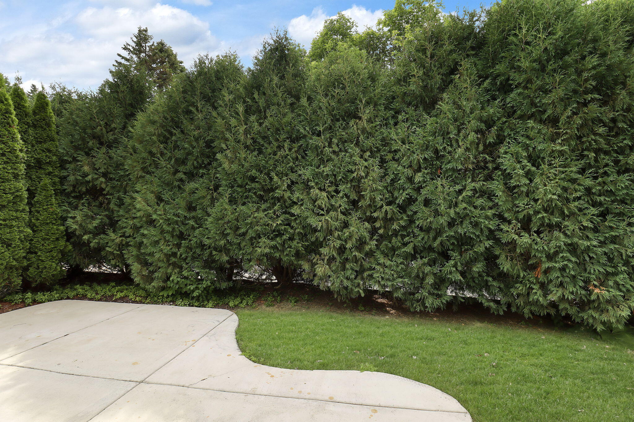 Bayside, Wisconsin 53217, United States, 2 Bedrooms Bedrooms, ,3 BathroomsBathrooms,Residential,Active,184937