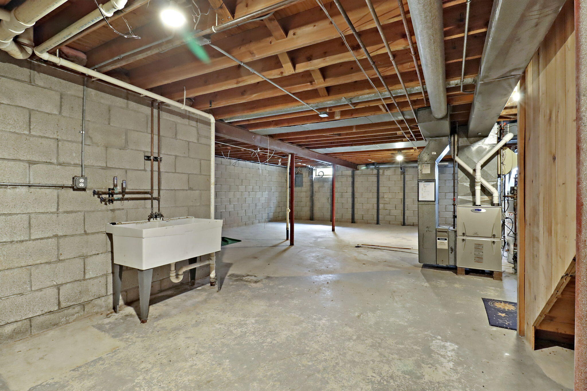 Bayside, Wisconsin 53217, United States, 2 Bedrooms Bedrooms, ,3 BathroomsBathrooms,Residential,Active,184937