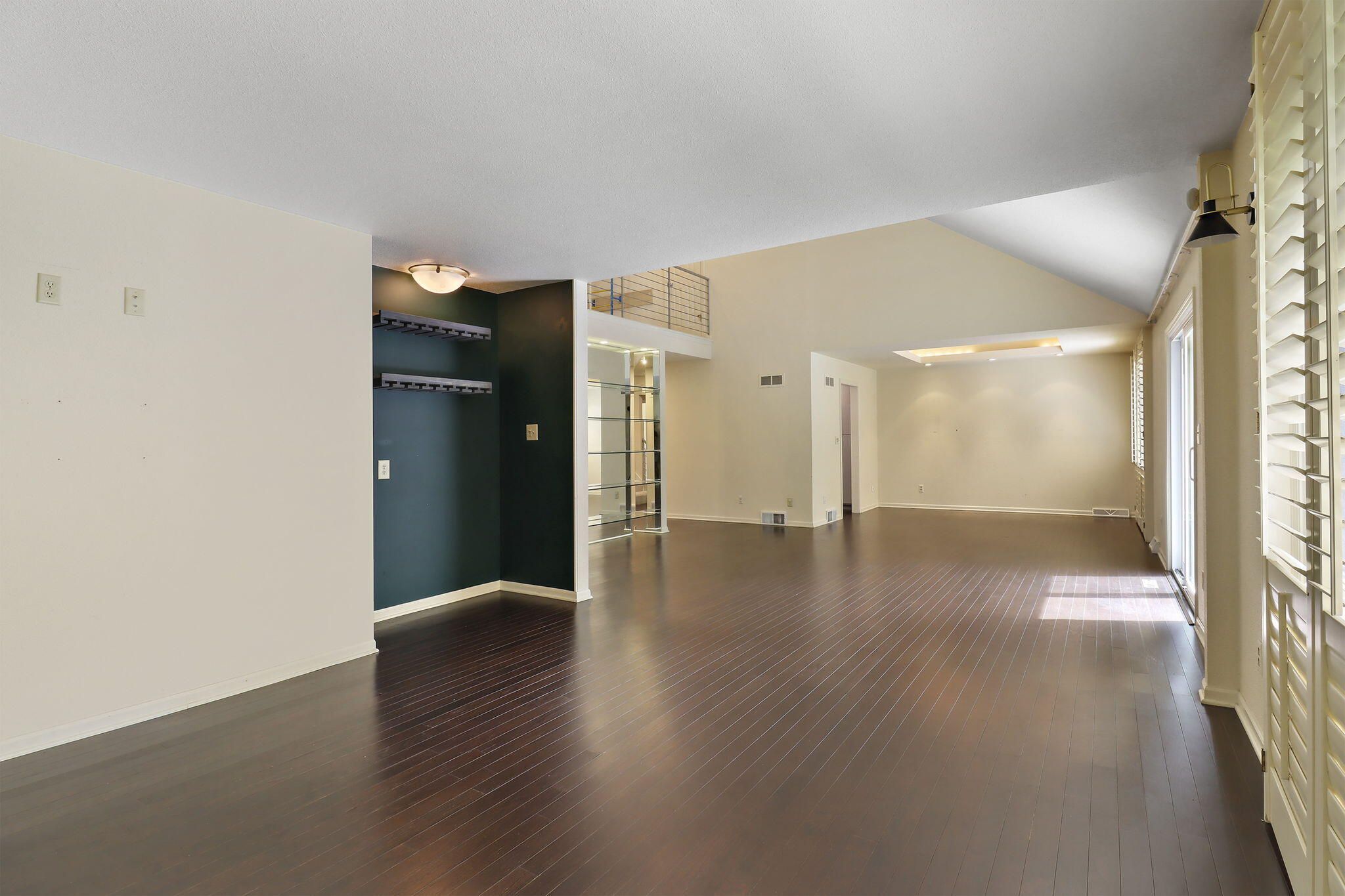 Bayside, Wisconsin 53217, United States, 2 Bedrooms Bedrooms, ,3 BathroomsBathrooms,Residential,Active,184937