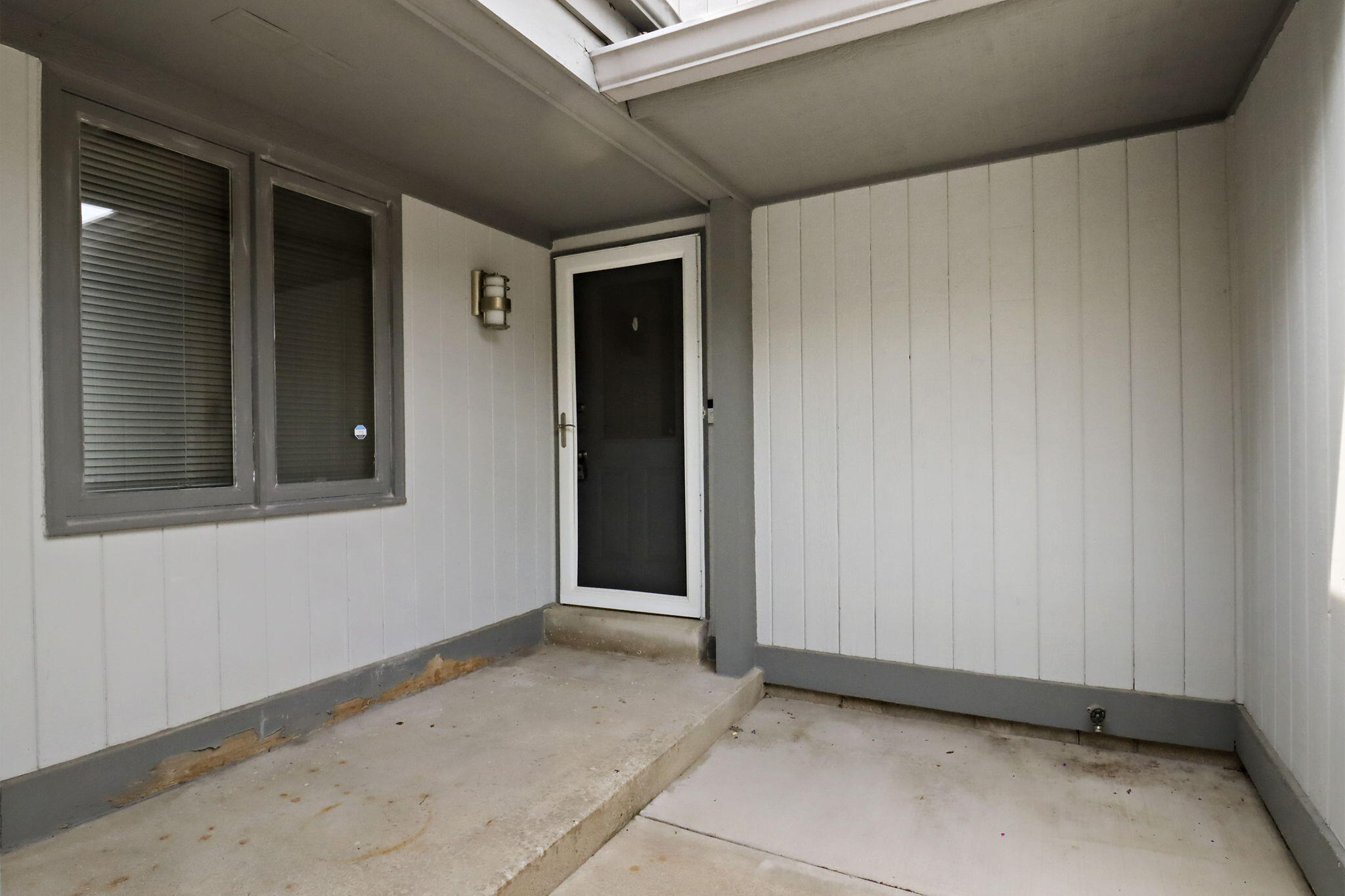 Bayside, Wisconsin 53217, United States, 2 Bedrooms Bedrooms, ,3 BathroomsBathrooms,Residential,Active,184937