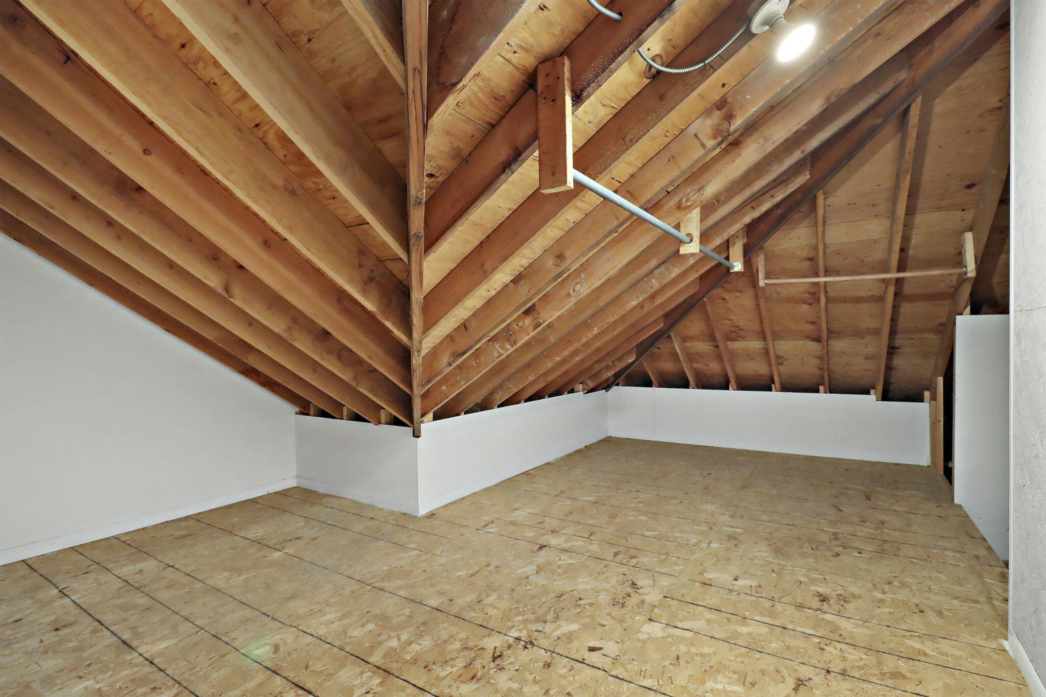 Bayside, Wisconsin 53217, United States, 2 Bedrooms Bedrooms, ,3 BathroomsBathrooms,Residential,Active,184937