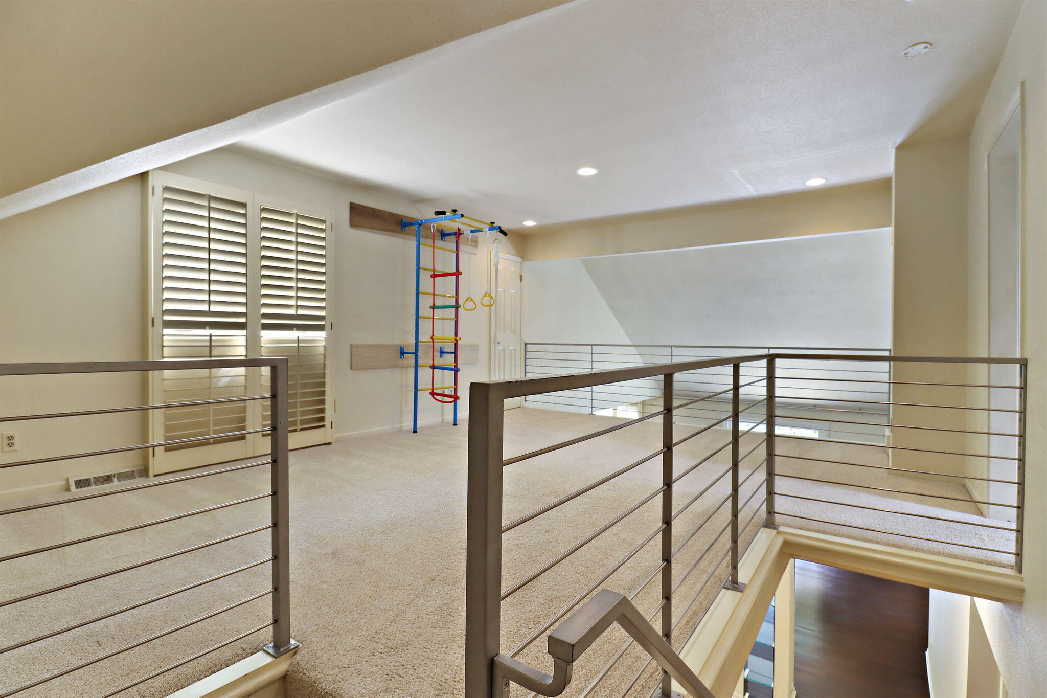 Bayside, Wisconsin 53217, United States, 2 Bedrooms Bedrooms, ,3 BathroomsBathrooms,Residential,Active,184937