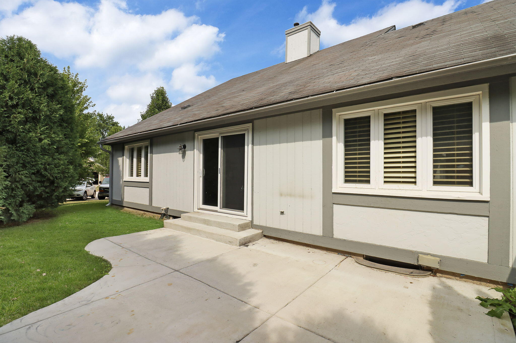 Bayside, Wisconsin 53217, United States, 2 Bedrooms Bedrooms, ,3 BathroomsBathrooms,Residential,Active,184937