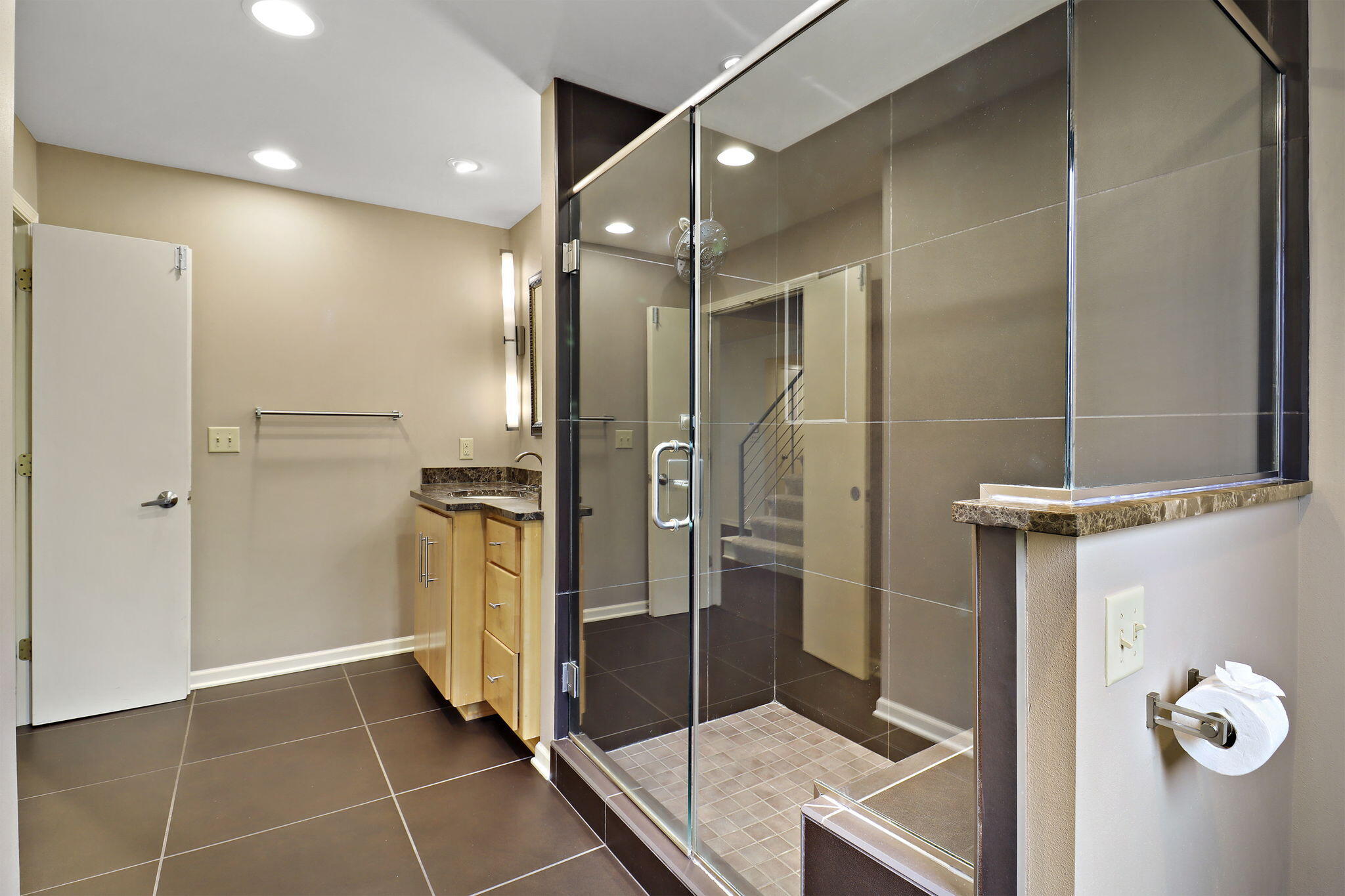 Bayside, Wisconsin 53217, United States, 2 Bedrooms Bedrooms, ,3 BathroomsBathrooms,Residential,Active,184937