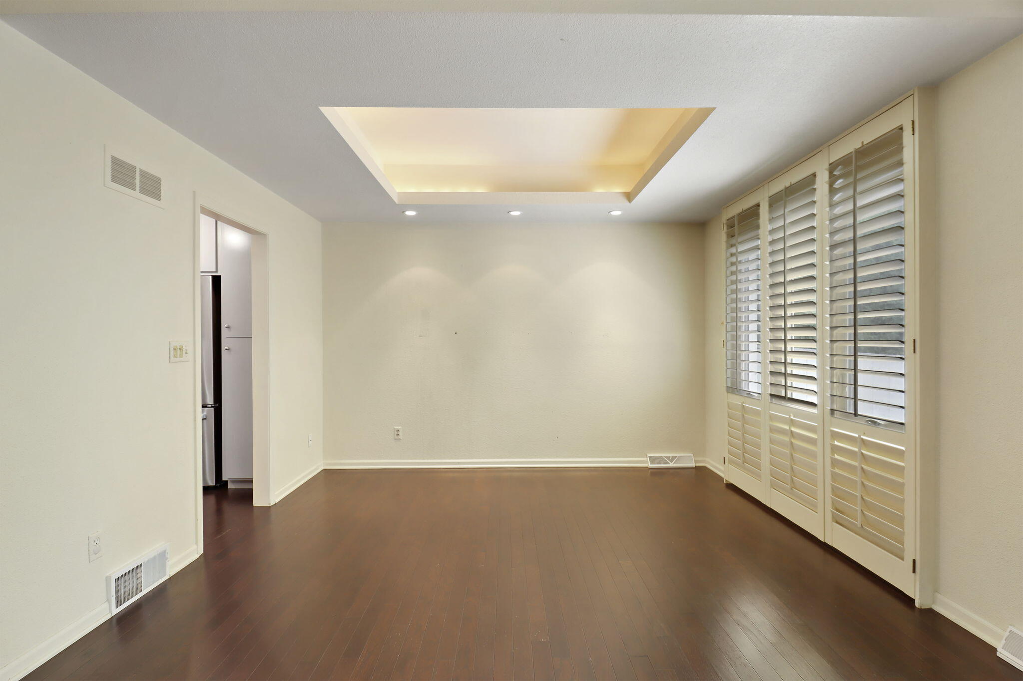 Bayside, Wisconsin 53217, United States, 2 Bedrooms Bedrooms, ,3 BathroomsBathrooms,Residential,Active,184937