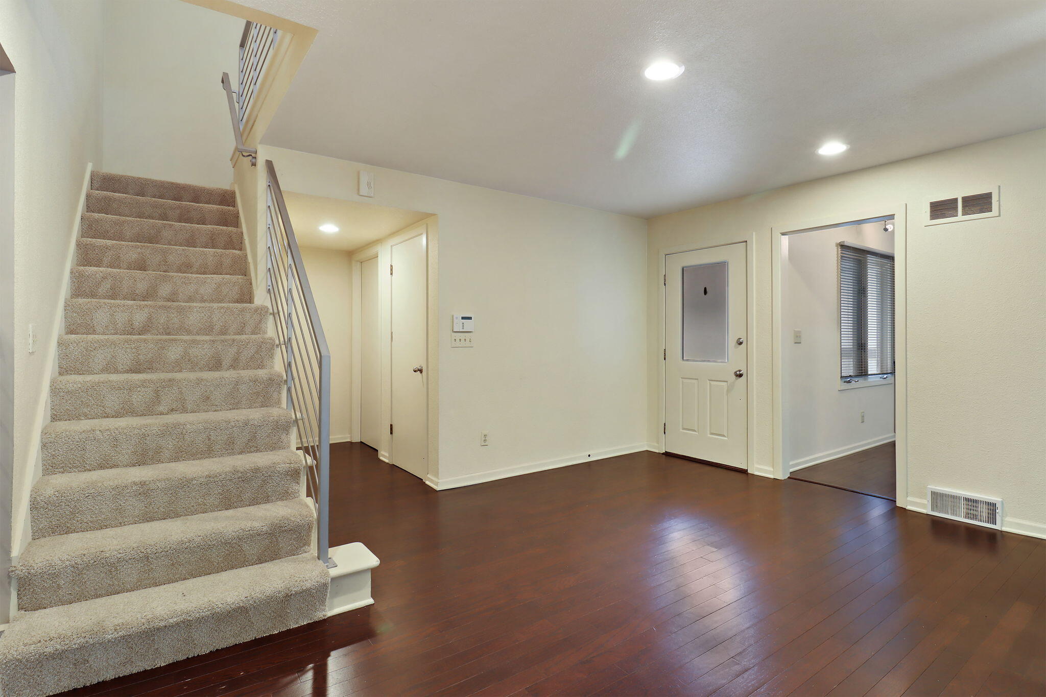 Bayside, Wisconsin 53217, United States, 2 Bedrooms Bedrooms, ,3 BathroomsBathrooms,Residential,Active,184937