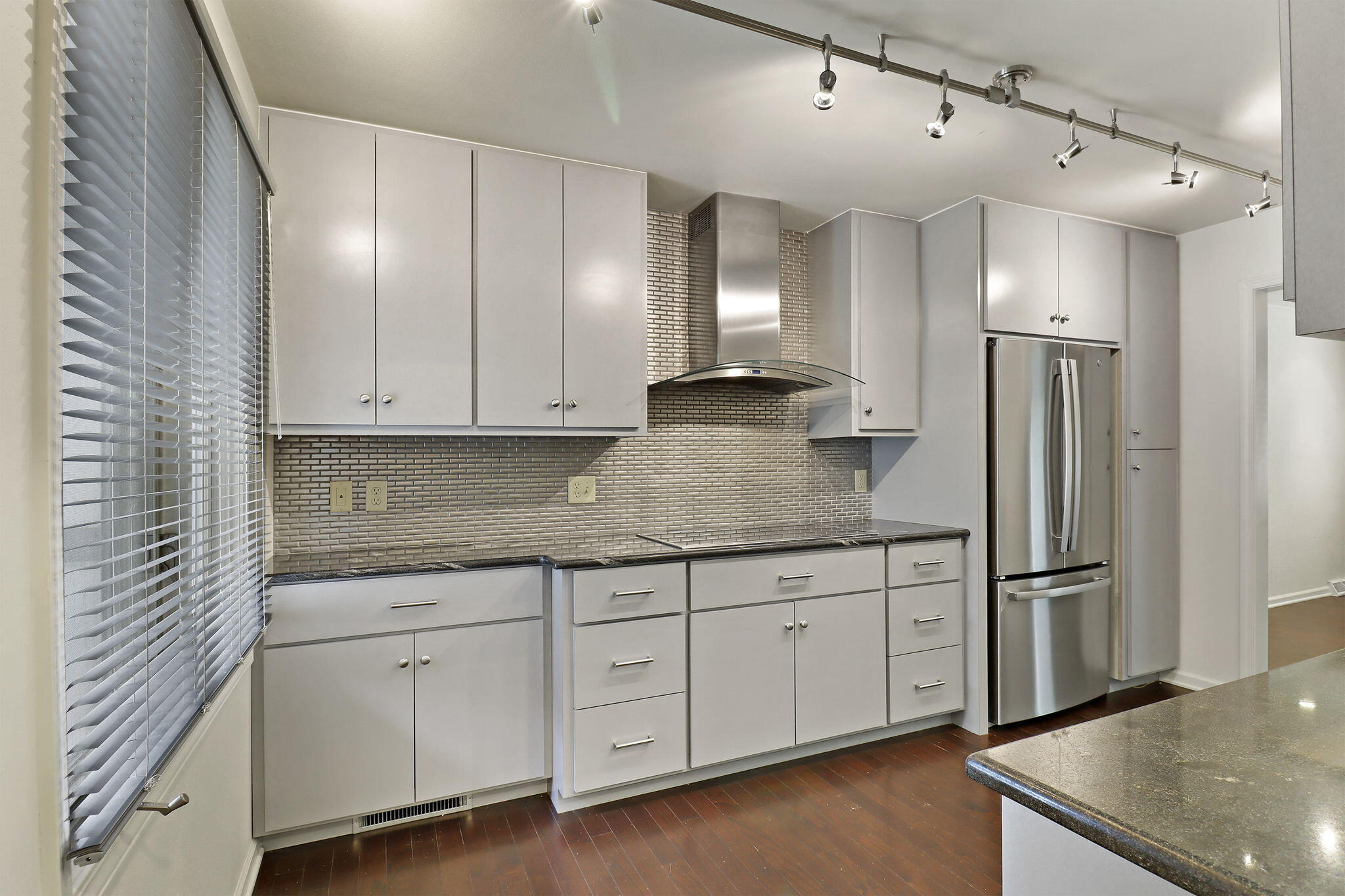 Bayside, Wisconsin 53217, United States, 2 Bedrooms Bedrooms, ,3 BathroomsBathrooms,Residential,Active,184937