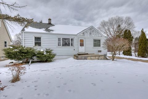 Photo of 931 S 120th St, West Allis, WI 53214 (MLS # 1949781)