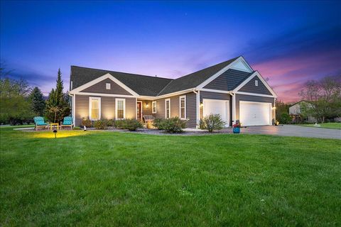 Photo of 1990 Hummingbird Dr, Jackson, WI 53037 (MLS # 1961708)