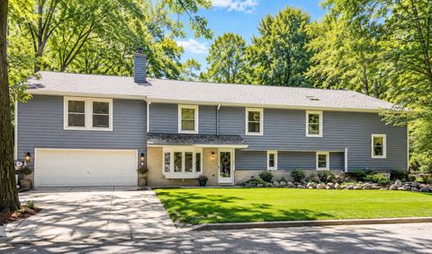Photo of 727 E Madison St, Oconomowoc, WI 53066 (MLS # 1973465)