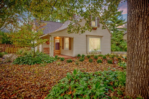 Photo of 635 Hi View Ct, Elm Grove, WI 53122 (MLS # 1985534)