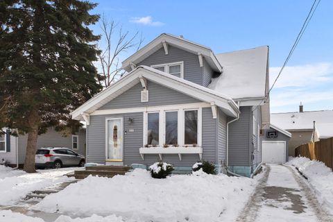 Photo of 1617 Madison St, Manitowoc, WI 54220 (MLS # 1945364)