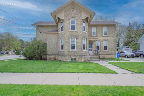 Photo of 815 Market St, Watertown, WI 53094 (MLS # 1959680)