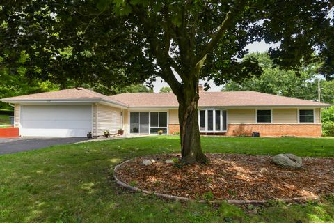 Photo of 1270 Villa Ter, Brookfield, WI 53186 (MLS # 1930354)
