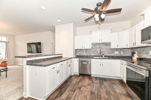 Photo of 2245 W Vista Bella Dr, Oak Creek, WI 53154 (MLS # 1946863)