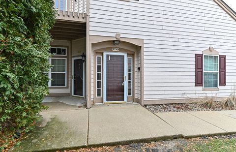 Photo of 2245 W Vista Bella Dr, Oak Creek, WI 53154 (MLS # 1946863)