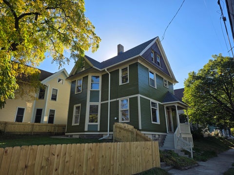 Photo of 107 W Brown St, Milwaukee, WI 53212 (MLS # 1984191)