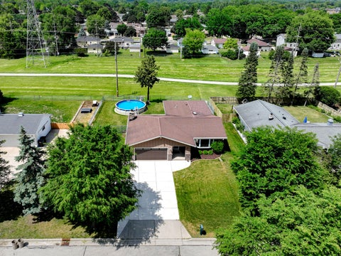 Photo of 7880 W Plainfield Ave, Greenfield, WI 53220 (MLS # 1966895)
