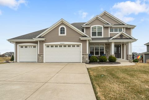 Photo of W236N7272 Meadow Ct, Sussex, WI 53089 (MLS # 1956069)