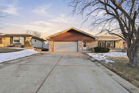 Photo of 1718 Poplar Ave, South Milwaukee, WI 53172 (MLS # 1950286)