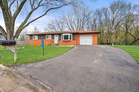 Photo of 905 Lakeview Dr, Salem Lakes, WI 53170 (MLS # 1958447)