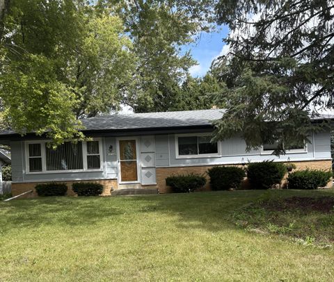 Photo of N95W16146 Cheyenne Dr, Menomonee Falls, WI 53051 (MLS # 1937417)
