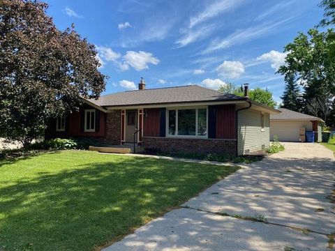 Photo of 655 E Mackinac Ave, Oak Creek, WI 53154 (MLS # 1923399)
