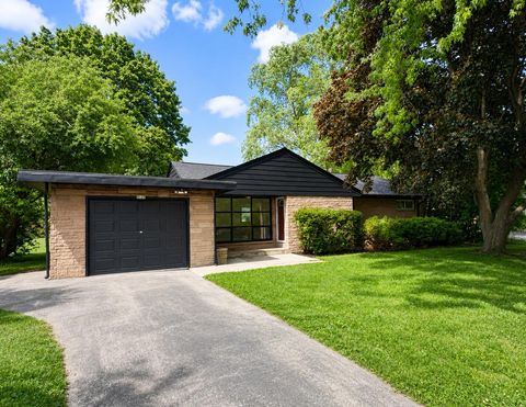Photo of 8120 N 55th St, Brown Deer, WI 53223 (MLS # 1968660)