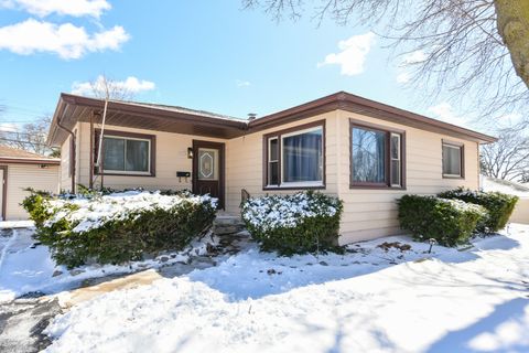 Photo of 703 Perry Ave, Mount Pleasant, WI 53406 (MLS # 1953991)