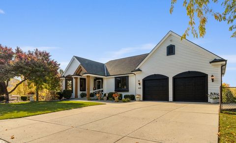 Photo of 635 W Pierre Ln, Port Washington, WI 53074 (MLS # 1941050) Photo of 635 W Pierre Ln, Port Washington, WI 53074 (MLS # 1941050)