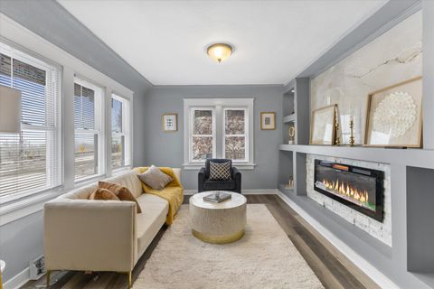 Photo of 3530 W Park Hill Ave, Milwaukee, WI 53208 (MLS # 1952981)