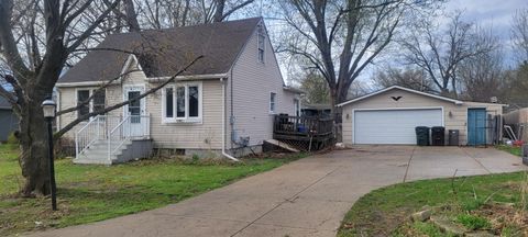 Photo of 1390 W Greenview Rd, Bloomfield, WI 53128 (MLS # 1958667)