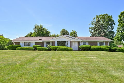 Photo of 17925 Redvere Dr, Brookfield, WI 53045 (MLS # 1970775)