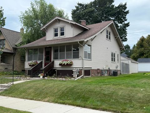 Photo of 1522 S 17th St, Sheboygan, WI 53081 (MLS # 1947424)