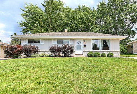 Photo of W149N8452 Norman Dr, Menomonee Falls, WI 53051 (MLS # 1929659)