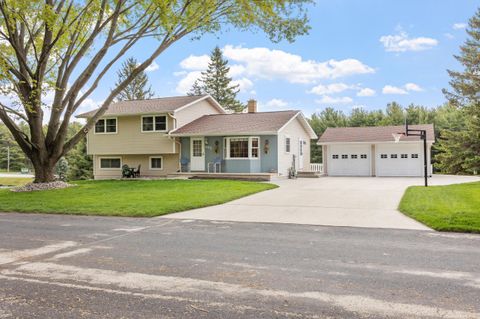 Photo of 815 Jackson Dr, Cleveland, WI 53015 (MLS # 1963601)
