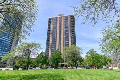 929 N Astor St, Milwaukee, WI 53202 - #: 1916251