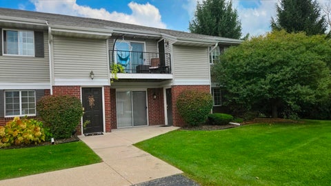 Photo of W168N11065 Ashbury Cir, Germantown, WI 53022 (MLS # 1985186)