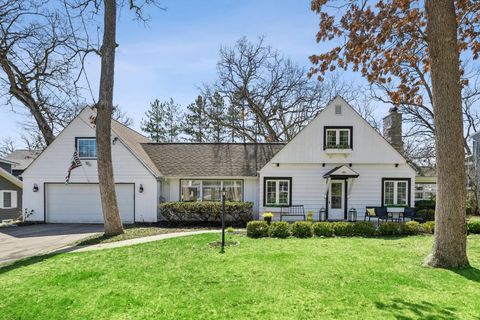 Photo of 261 Waubun Dr, Fontana, WI 53125 (MLS # 1957391)